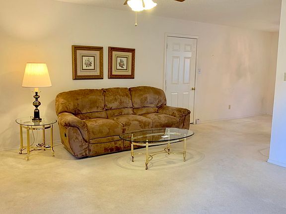 3rd image of 1101 Oakwood Ln