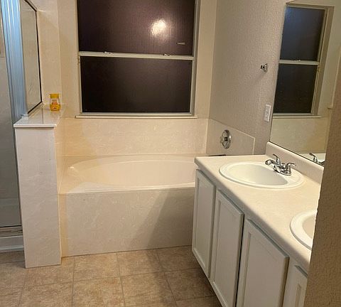 4th image of 3200 John Porter Dr