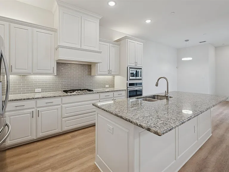 928 Marian Dr — Photo 35