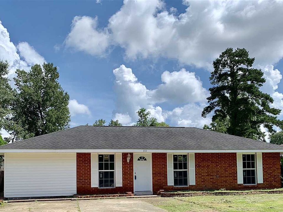1st image of 111 Pinoak St