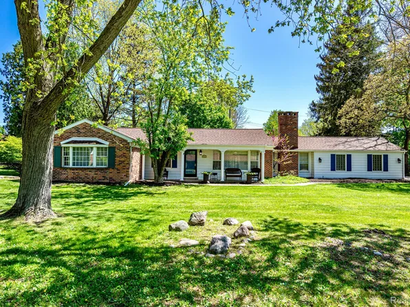 6861 N Clunbury Rd, West Bloomfield, MI 48322