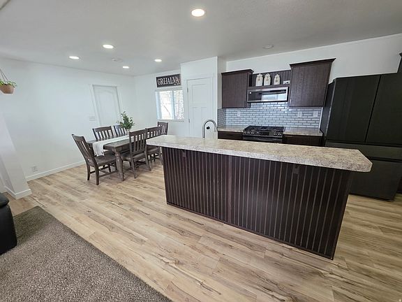 4th image of 215 Engstrom Way