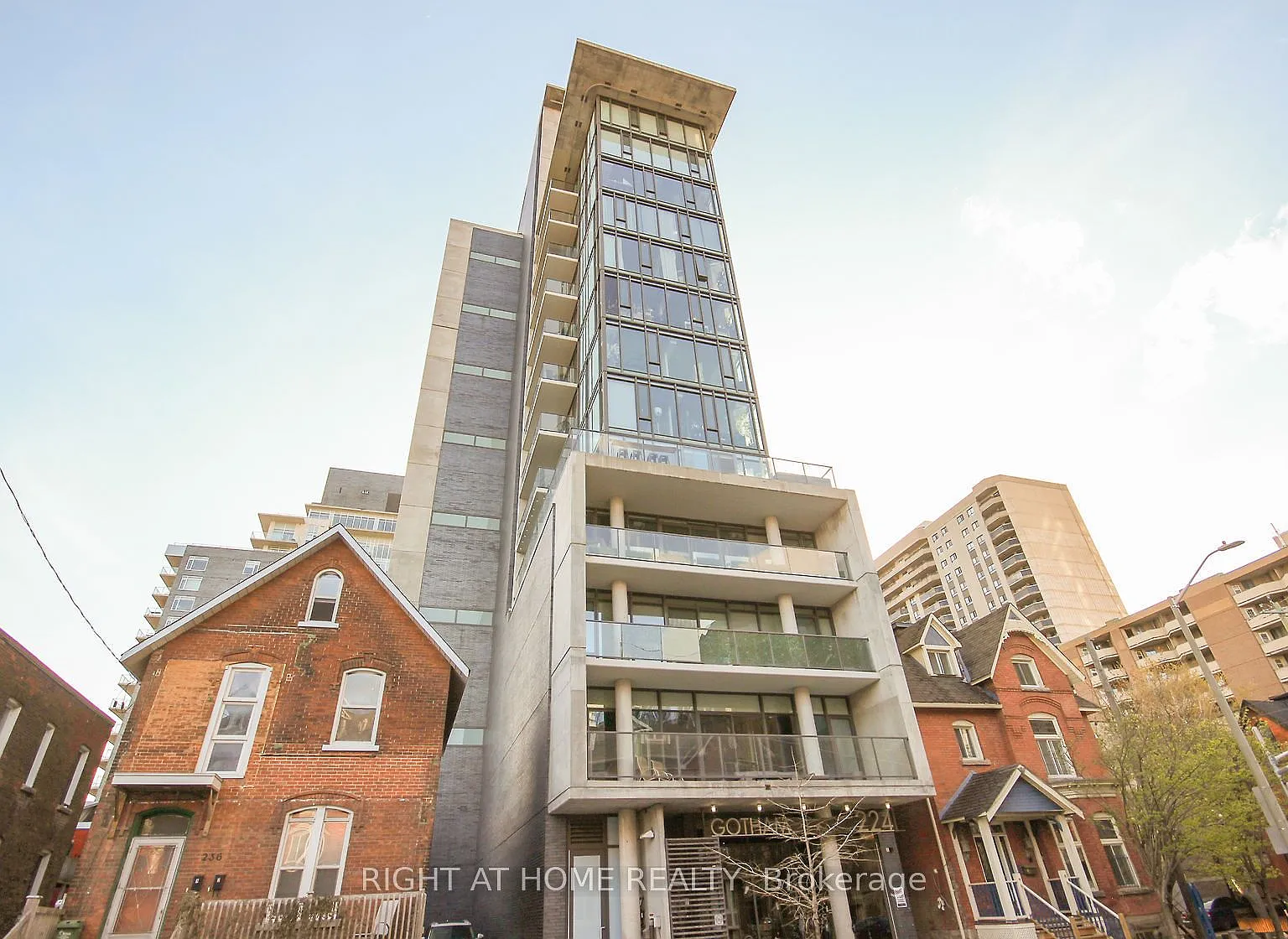 224 Lyon St N — Photo 1