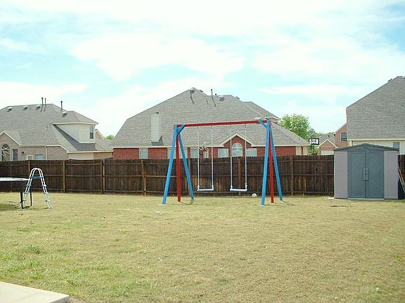Huge Back Yard w/Custom Swingset, 6x8 Storage Shed