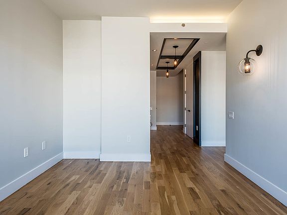 4th image of 670 Pacific St #422