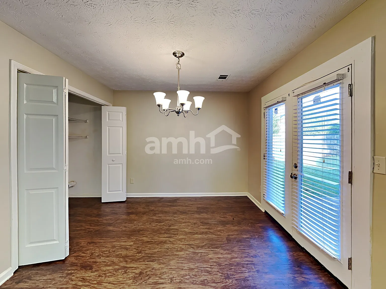 3 bed, 2.5 bath, 1706 sqft, $2,340 — Photo 4