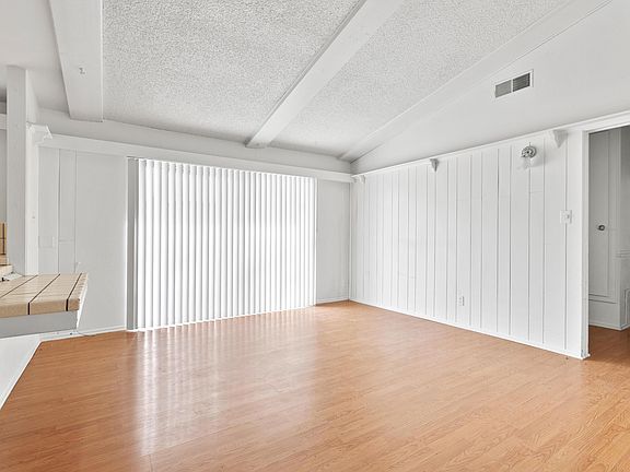 5th image of 1126 W Holguin St