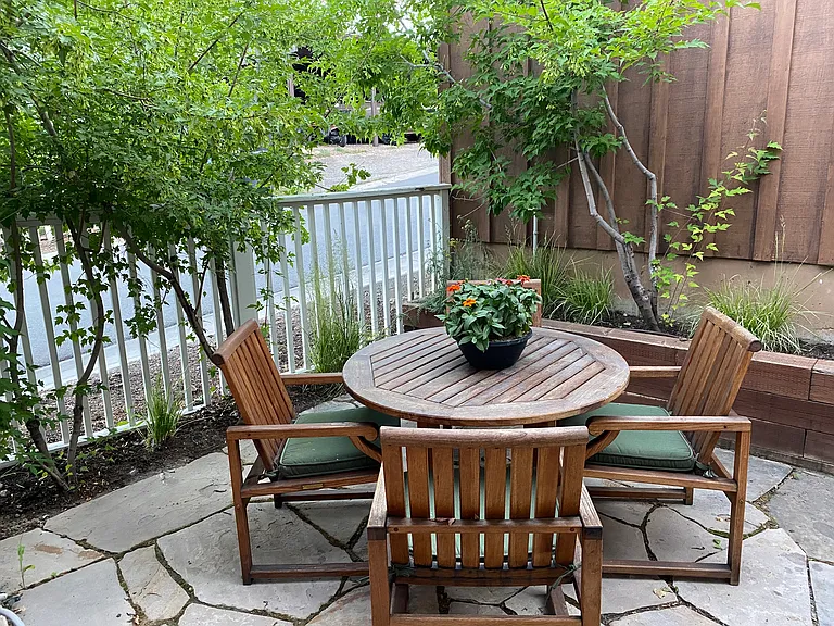 109 Woodside Ave — Photo 2