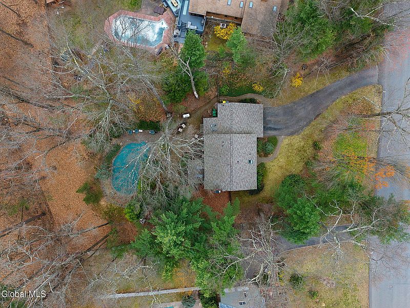 3rd image of 51 Robinwood Drive