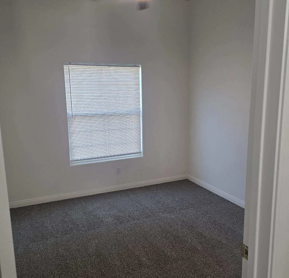4 bed, 1863 sqft, $2,500 — Photo 3