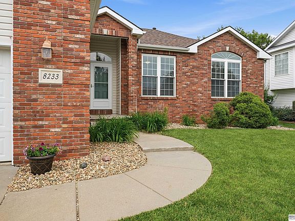 3rd image of 8233 Mackenzie Rd