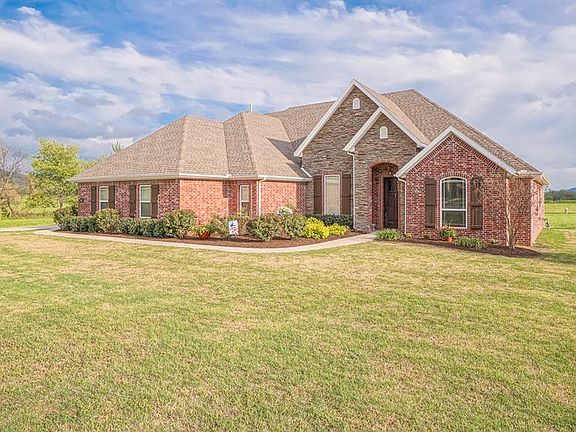 3rd image of 305 Claybrook Dr