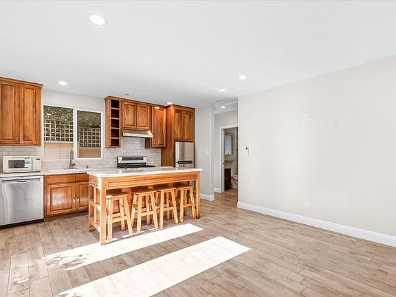 3rd image of 1725 Pier Ave #B