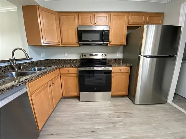 335 Deckbar Ave #B — Photo 9