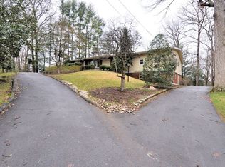 9000 Charred Oak Dr, Bethesda, MD 20817