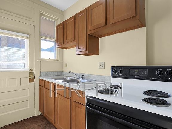 4th image of 1269 E Livingston Ave
