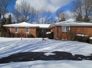 2934 Mohawk Ln, Rochester Hills, MI 48306