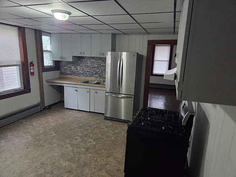 148 Front St — Photo 3