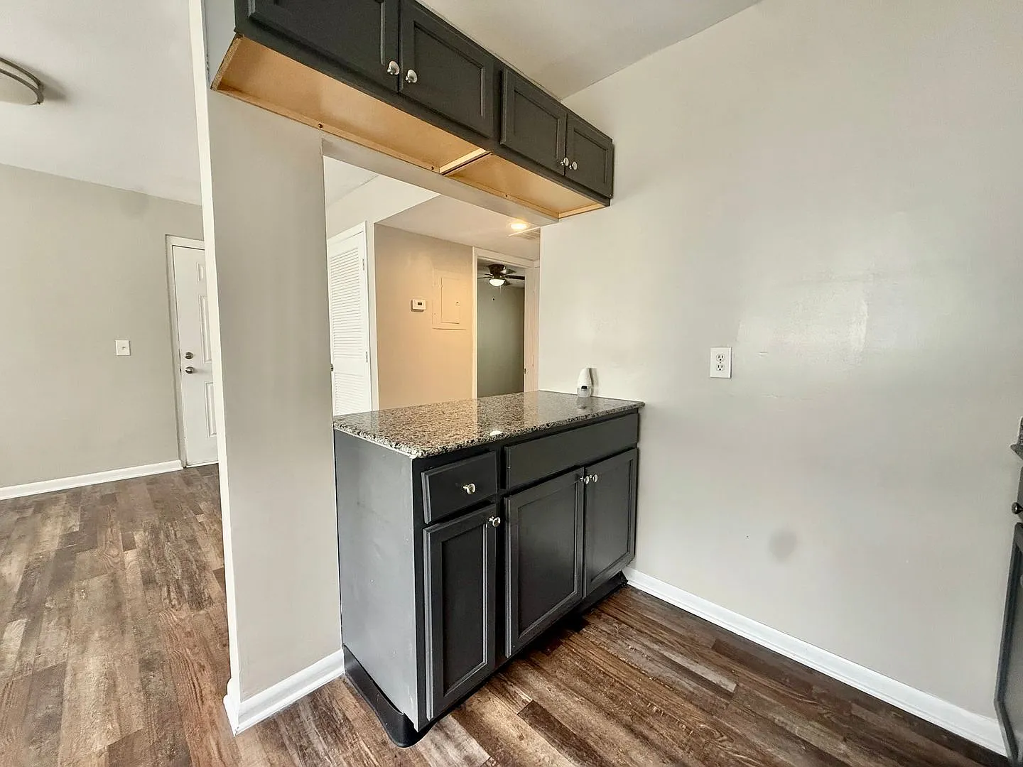 2 bed, 1.0 bath, $1,045 — Photo 4