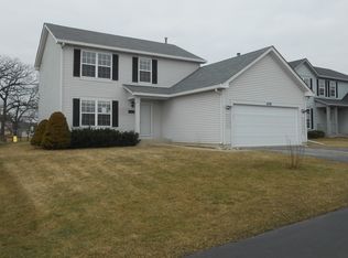 1339 E Fox Chase Dr, Round Lake Beach, IL 60073