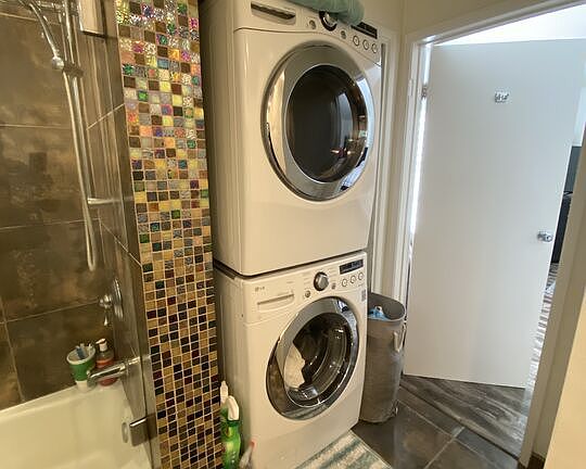4th image of 837 S Windsor Blvd APT 1