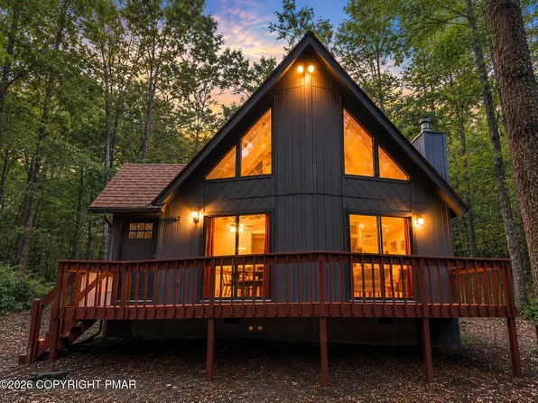 228 Mountain View Dr, Pocono Lake, PA 18347