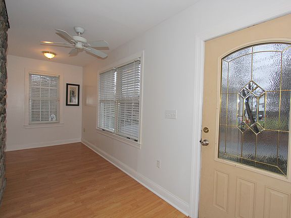 4th image of 4 Carpenter Pl