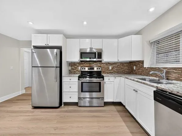 2117 16th St E #11, Calgary, AB T2T 4E5