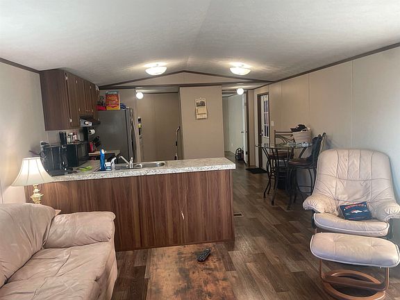 5th image of 1043 Carbonera Ave