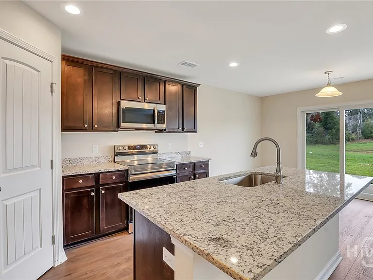211 Vinesville Ct — Photo 16