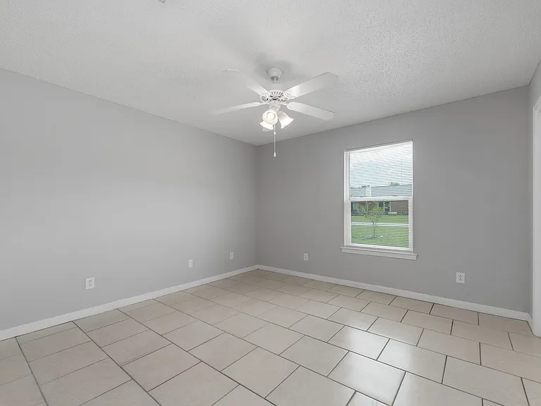 3868 Mariners Dr — Photo 17