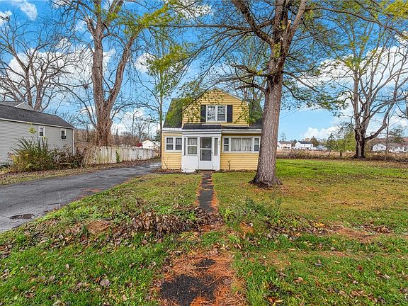 4th image of 404 W Roswell Ave