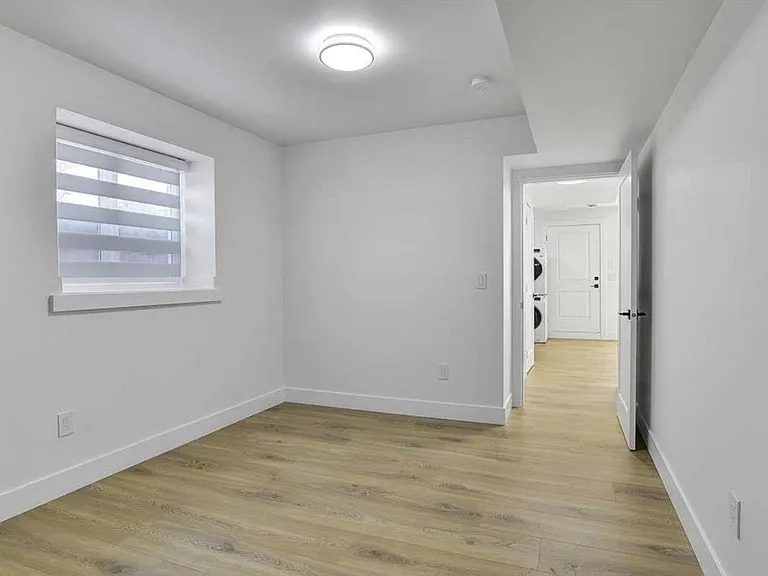 16794 20a Ave #BASEMENT — Photo 16