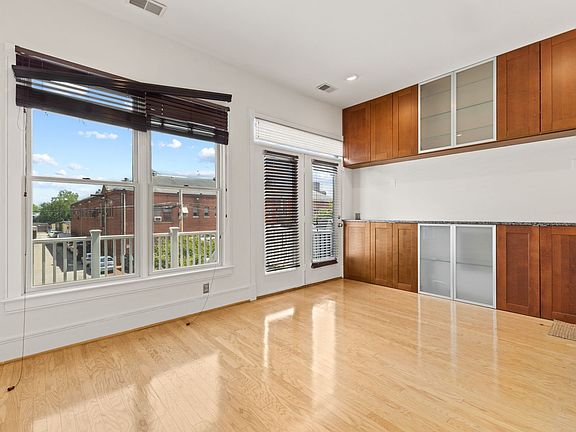 4th image of 526 13th St SE #B
