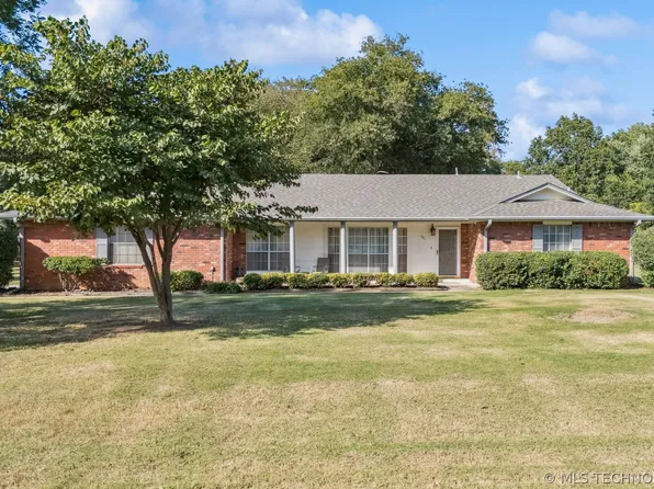 731 Kingfisher Rd, Catoosa, OK 74015