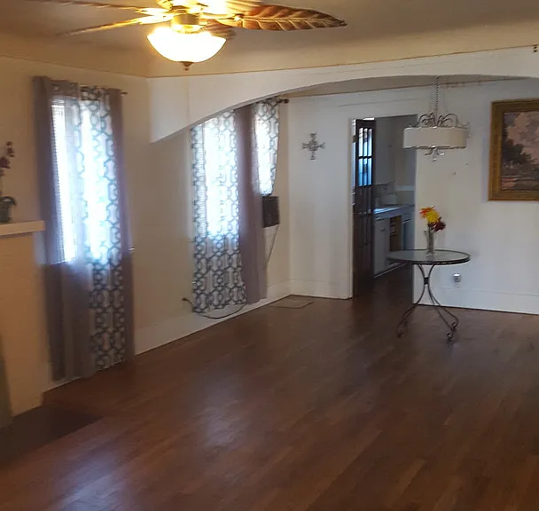 138 Girard Blvd NE — Photo 4