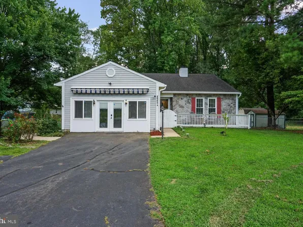3943 Orange St, Triangle, VA 22172