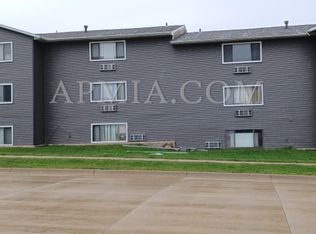 980 Eisenhower Rd #22, Hiawatha, IA 52233