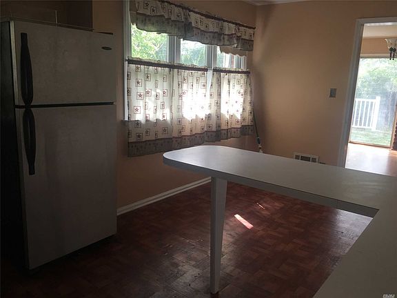 5th image of 189 Wickshire Dr