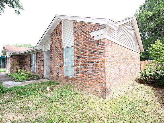 2nd image of 3760 Saint Elmo Ave