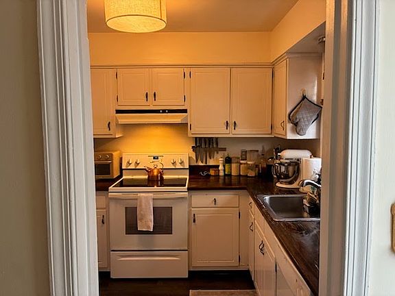 2nd image of 1044 Ramsgate Ct APT C