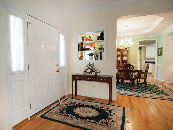 4th image of 155 Sugar Pine Dr