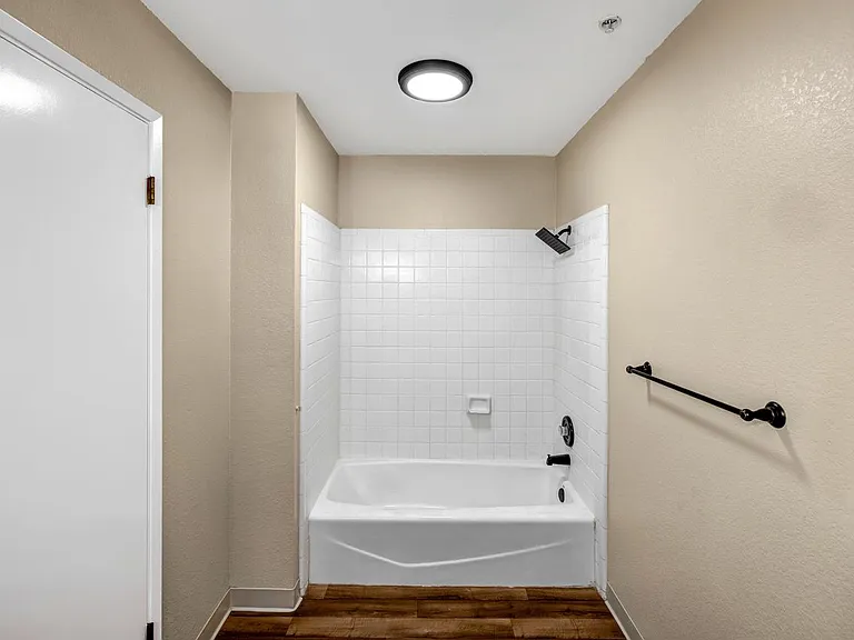 The Gables Apartments — Photo 13