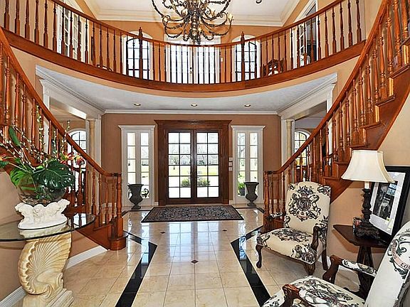 GRAND DBL/ENTRY WITH 2 SWEEPING STAIRCASE!