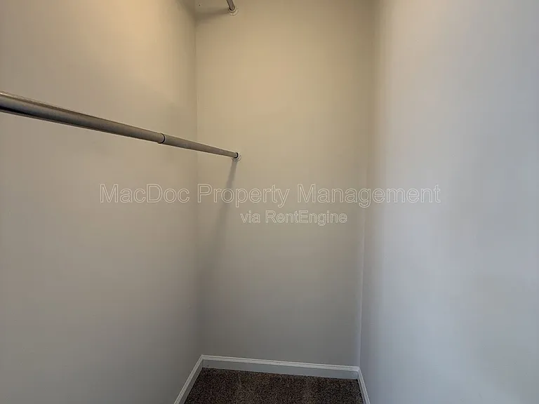 10910 Chesterwood Dr — Photo 16