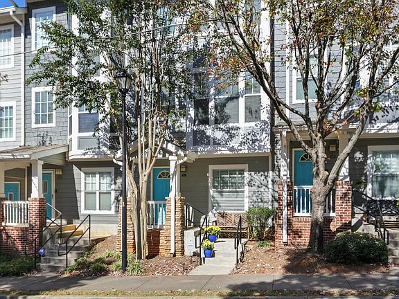 1082 faces Schuyler Ave for convenient neighborhood and beltline access. Follow sidewalks to the Beltline!