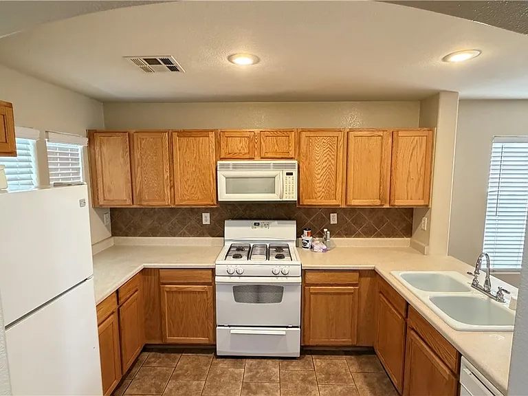 9284 Millikan Ave — Photo 2