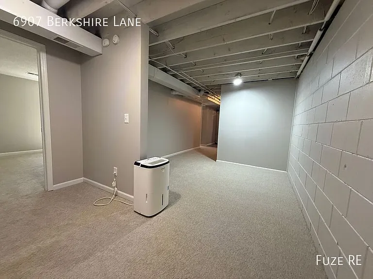 6907 Berkshire Ln — Photo 27
