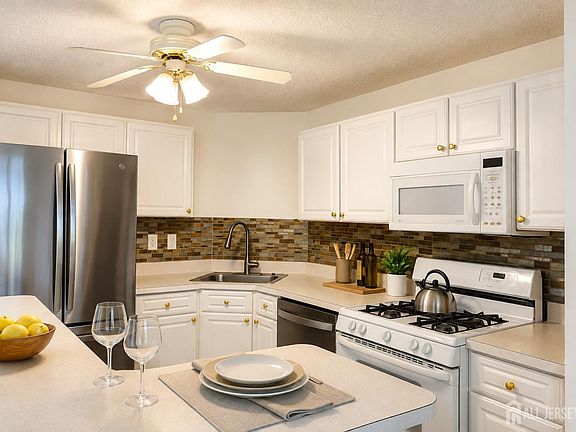 3rd image of 207 Prestwick Way
