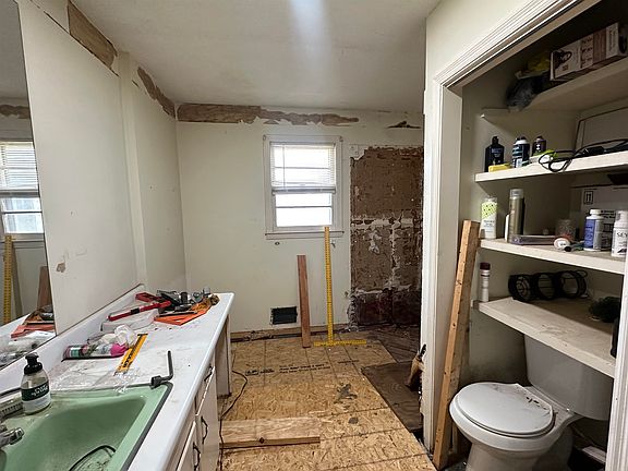 5th image of 374 Flatwood Rd